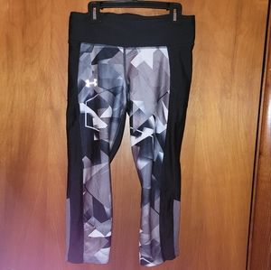 Under Armour Compression Woman's Legging Size: Medium Black/ Gray